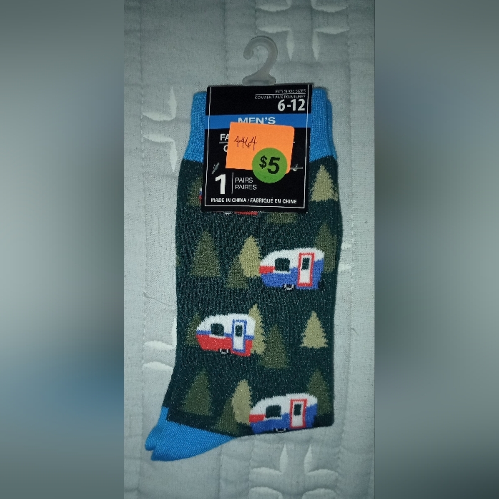 Fun Camper Design Men's Socks - Green and Blue